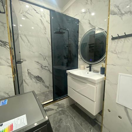 Двух Комнатная Квартира Люкс Karagandy Esterno foto